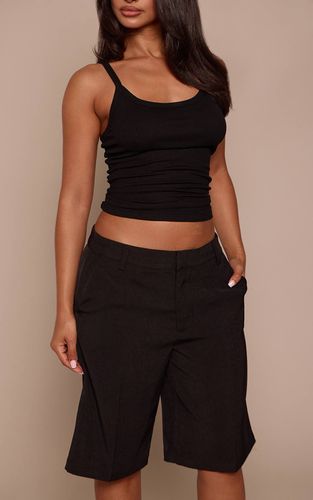 Black Bermuda Long Taille Petite Avec Détails De Coutures Et Coupe Tailleur | Taille 38 - PrettyLittleThing - Modalova