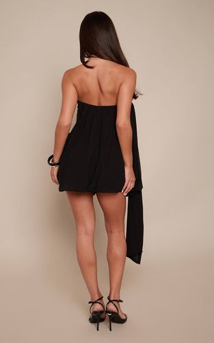 Black Combinaison-short Drapée À Jupe Bouffante Et Bustier En Mousseline | Taille 42 - PrettyLittleThing - Modalova