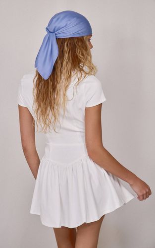 White Robe Mini Droite À Col Brodé Bleu Avec Détails | Taille 42 - PrettyLittleThing - Modalova
