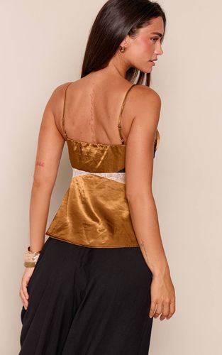 Olive Caraco À Bretelles Avec Empiècements En Dentelle | Taille 42 - PrettyLittleThing - Modalova