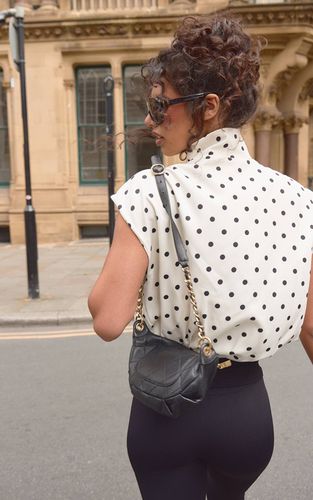 Black Gilet Sans Manches À Col Montant À Pois Mono | Taille 42 - PrettyLittleThing - Modalova