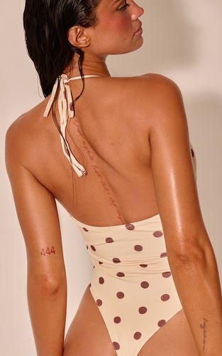 Cream Maillot De Bain Échancré À Imprimé Pois | Taille 44 - PrettyLittleThing - Modalova