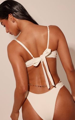 Cream Bas De Bikini Tanga Avec Détail Anneaux | Taille 38 - PrettyLittleThing - Modalova