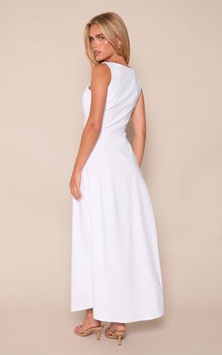 White Robe Longue Sans Manches À Encolure Dégagée Petite | Taille 42 - PrettyLittleThing - Modalova