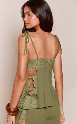 Olive Haut Coordonné À Détail D'appliqué En Dentelle Florale Avec Liens | Taille 42 - PrettyLittleThing - Modalova