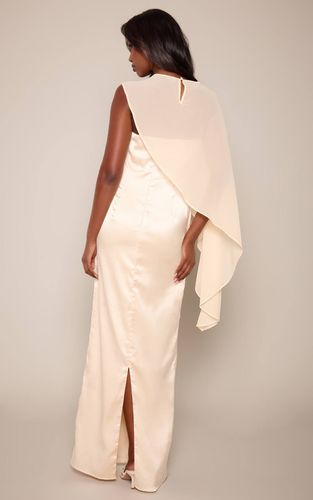 Lemon Robe Longue Ajustée En Satin Avec Cape Superposée En Mousseline | Taille 42 - PrettyLittleThing - Modalova