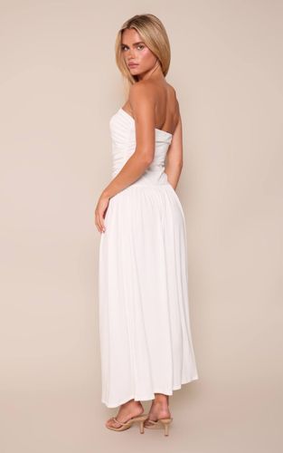 White Robe Maxi Bandeau Froncée Taille Basse À Ourlet Froncé Petite | Taille 40 - PrettyLittleThing - Modalova