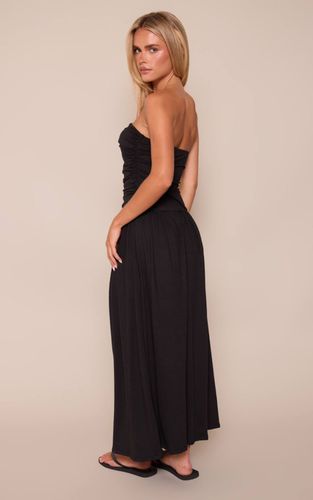 Black Robe Maxi Bustier À Taille Basse Froncée Et Ourlet Plissé Petite | Taille 42 - PrettyLittleThing - Modalova