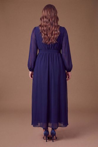 Robe Maxi Grande Taille À Encolure Cache-cœur En Georgette Plissée | Taille 48 - Coast - Modalova