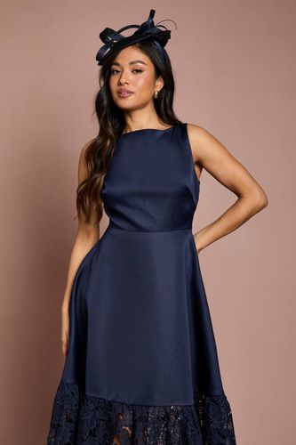 Robe Longue Satinée Structurée à Ourlet en Dentelle Petite Taille | Taille 46 - Coast - Modalova