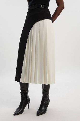 Jupe Midi Plissée Ajustée avec Détail Boucle | Taille 14 - KarenMillen - Modalova