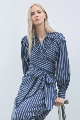Robe Chemise Rayée en Popeline de Coton à Manches Bouffantes et Détail Portefeuille | Taille 12 - KarenMillen - Modalova