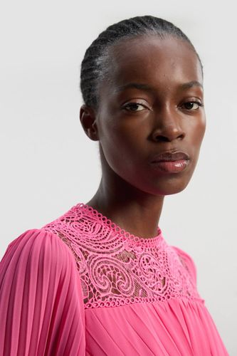 Robe Longue Plissée En Tissu Tissé Doux À Manches Kimono Petite Taille | Taille 14 - KarenMillen - Modalova