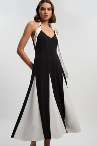 Robe Longue Col Licou À Détails Color Block Taillée Souple | Taille 16 - KarenMillen - Modalova