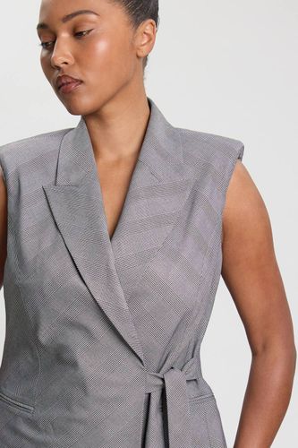 Blazer Sans Manches Grande Taille À Carreaux Avec Détail Cache-cœur Et Coupe Tailleur Souple | Taille 20 - KarenMillen - Modalova