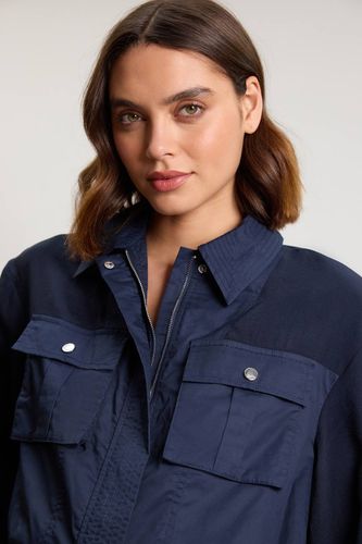 Veste Bomber Courte En Organdi Utilitaire Avec Détails De Poches | Taille 16 - KarenMillen - Modalova