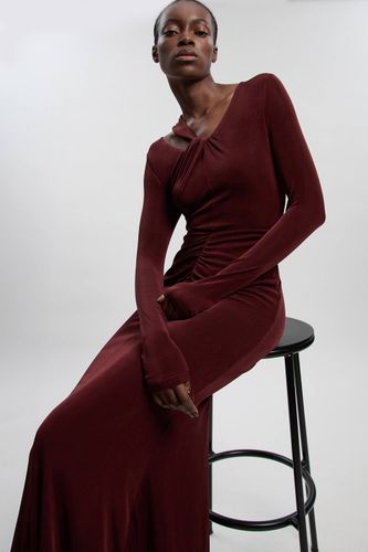 Robe Longue En Crêpe Fluide Avec Détail Torsadé | Taille Medium - KarenMillen - Modalova