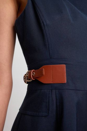 Robe Midi Évasée en Lin Tailleur avec Détail Patte à la Taille | Taille 16 - KarenMillen - Modalova