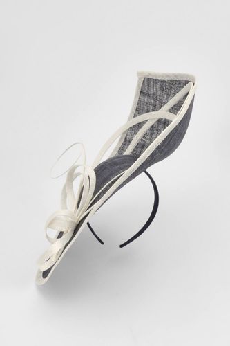 Bibi Grand Format En Forme De Goutte Avec Détail De Plume - KarenMillen - Modalova