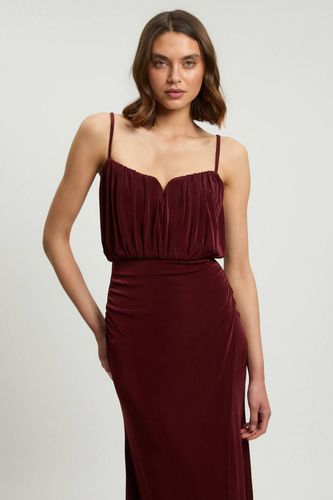 Robe Longue Fendue En Crêpe Drapé Avec Détail Au Corsage | Taille Medium - KarenMillen - Modalova