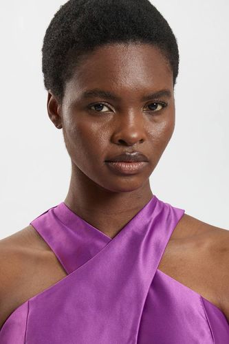 Robe Midi Ajustée En Satin Avec Découpes Ajourées Et Col Licou | Taille 18 - KarenMillen - Modalova