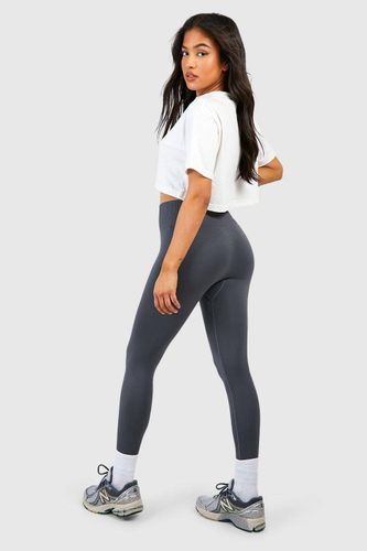 Leggings Petite à côtes sans couture | Taille Large - boohoo - Modalova