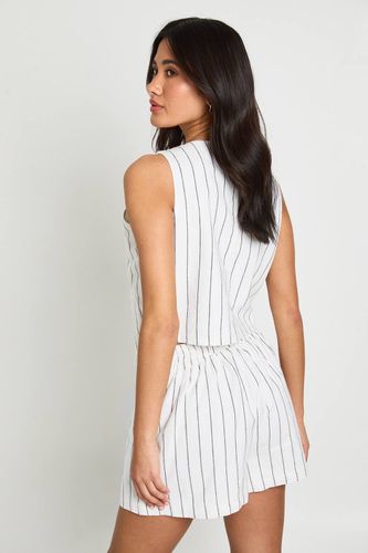 Gilet rayé effet lin et short à la coupe décontractée | Taille 44 - boohoo - Modalova