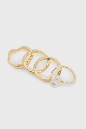 Lot De Bagues À Détails De Perles | Taille Medium/Large - boohoo - Modalova