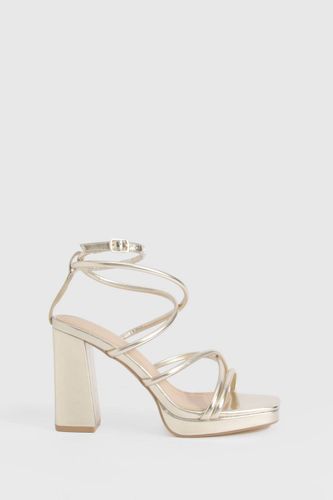 Talons compensés à brides croisées métalliques | Taille 41 - boohoo - Modalova