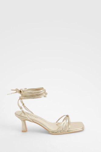 Talons métalliques à lanières effet croc et coupe large | Taille 41 - boohoo - Modalova