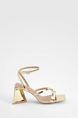 Sandales à bride croisée grande largeur et talon évasé | Taille 41 - boohoo - Modalova