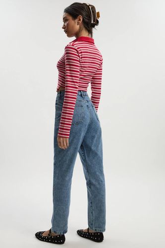 Basics Jeans Mom Slim Fit Taille Haute | Taille 16/32L - boohoo - Modalova