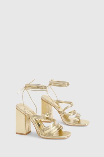 Metallic Multi Strap Tie Leg Block Heels | Taille 40 - boohoo - Modalova