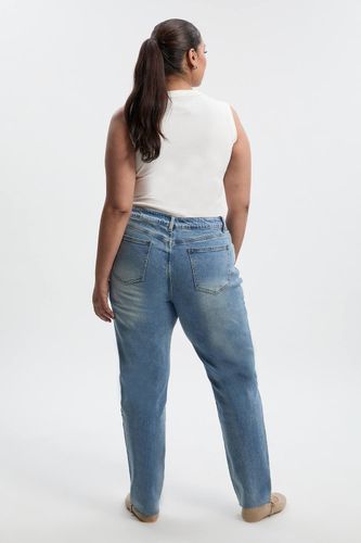 The Plus Mom Jean | Taille 28/32L - boohoo - Modalova
