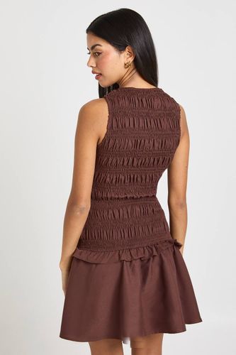 Robe smock à encolure racer froncée | Taille 46 - boohoo - Modalova