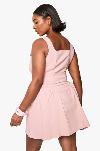 Robe patineuse grande taille à encolure carrée et froncée | Taille 46 - boohoo - Modalova