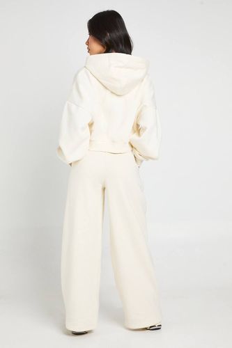 Petite Pintuck Detail Straight Leg Jogger | Taille Medium - boohoo - Modalova