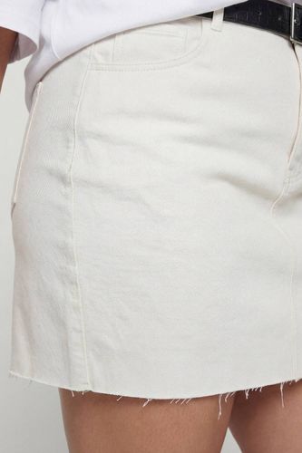Jupe mini en denim Plus | Taille 48 - boohoo - Modalova