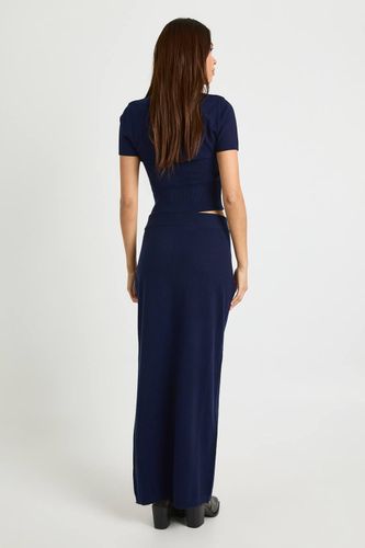 T-shirt en maille côtelée à manches courtes | Taille Medium - boohoo - Modalova