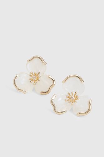 Boucles d'oreilles clous à fleurs en résine - boohoo - Modalova