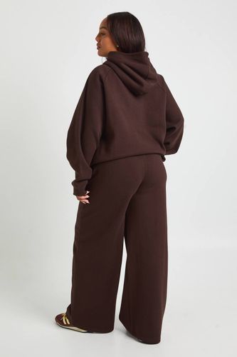 Plus Core Basique Jogger à jambe droite avec détail pintuck | Taille 48 - boohoo - Modalova