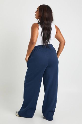 Jogger droit basique Plus Core avec détails pintuck | Taille 48 - boohoo - Modalova