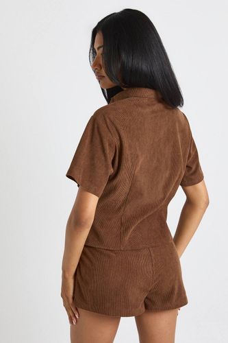 Chemise Ajustée En Velours Côtelé À Manches Courtes | Taille 44 - boohoo - Modalova