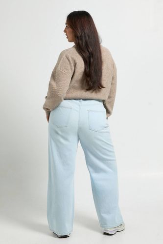 Jean Taille Haute Coupe Droite Plus Basics | Taille 28/32L - boohoo - Modalova