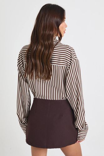 Jupe-short mini ajusté avec enroulement frontal | Taille 44 - boohoo - Modalova