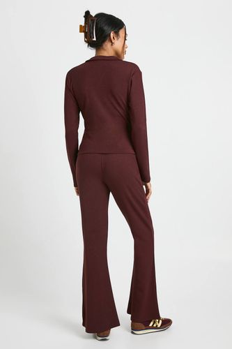 Ensemble De Maternité Côtelé Haut Cache-cœur Et Pantalon | Taille 44 - boohoo - Modalova
