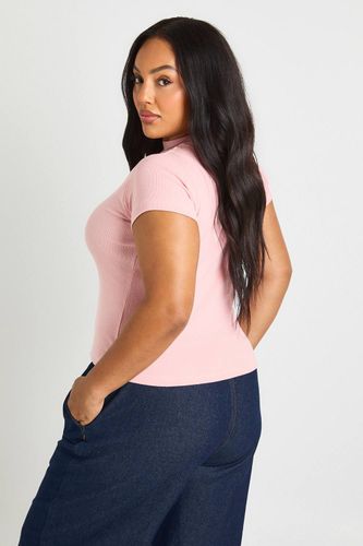 Haut Ajusté Côtelé À Manches Courtes Grande Taille | Taille 48 - boohoo - Modalova