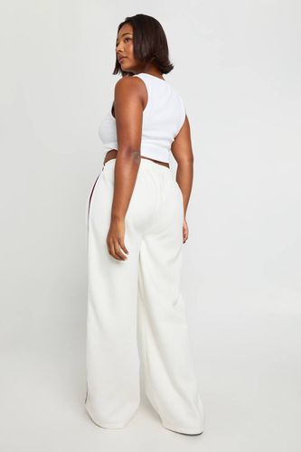Joggers grande taille à jambes larges avec bande latérale | Taille 46 - boohoo - Modalova