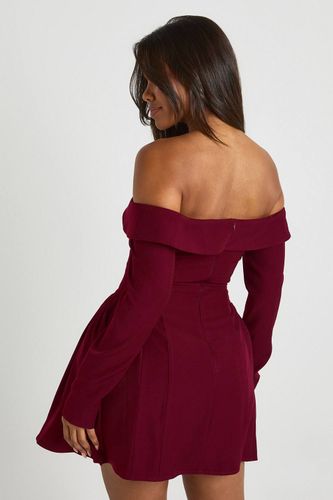 Robe skater structurée Bardot à manches longues | Taille 44 - boohoo - Modalova