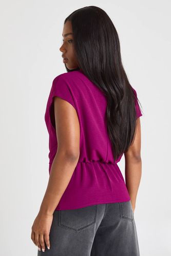 Blouse à nœud martelé à l'avant et col cache-cœur | Taille 38 - boohoo - Modalova